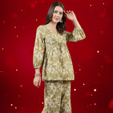 Buy Indian Kurtas, Sarees & Lehengas Online in USA | DesiQlo